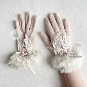 Japanese brand Liz Lisa baby pink fur gloves ₍ᐢ.‸.⑅ᐢ₎